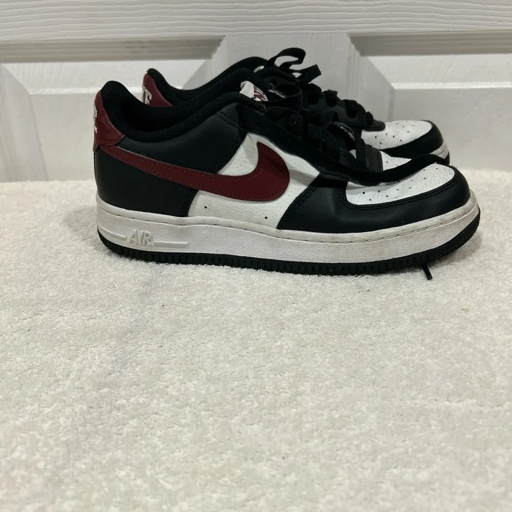 Nike Kids Black White and Maroon Low-Top Sneakers